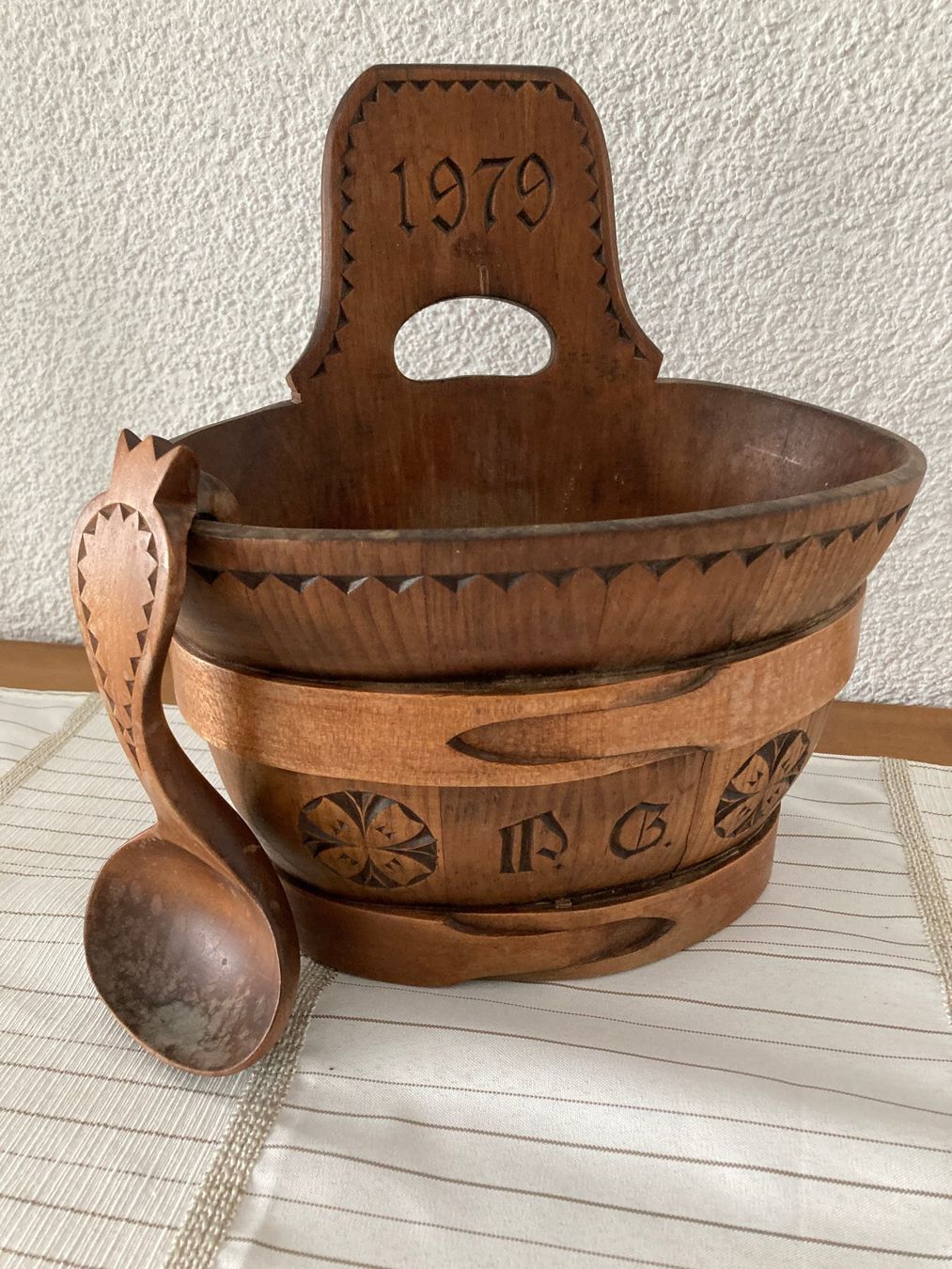 Tutte le decorazioni: Melchterli mit Schnitzerei mit Löffel Gebraucht – Usato da Steffisburg venduto da pet_2d5t