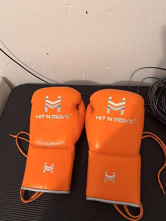 Guanti & manicotti: Hit N Move Sparring Gloves – Usato da Villmergen venduto da noa_22ty