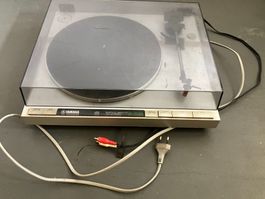 Vintage Plattenspieler Yamaha P-700 Quartz PLL Servo DD