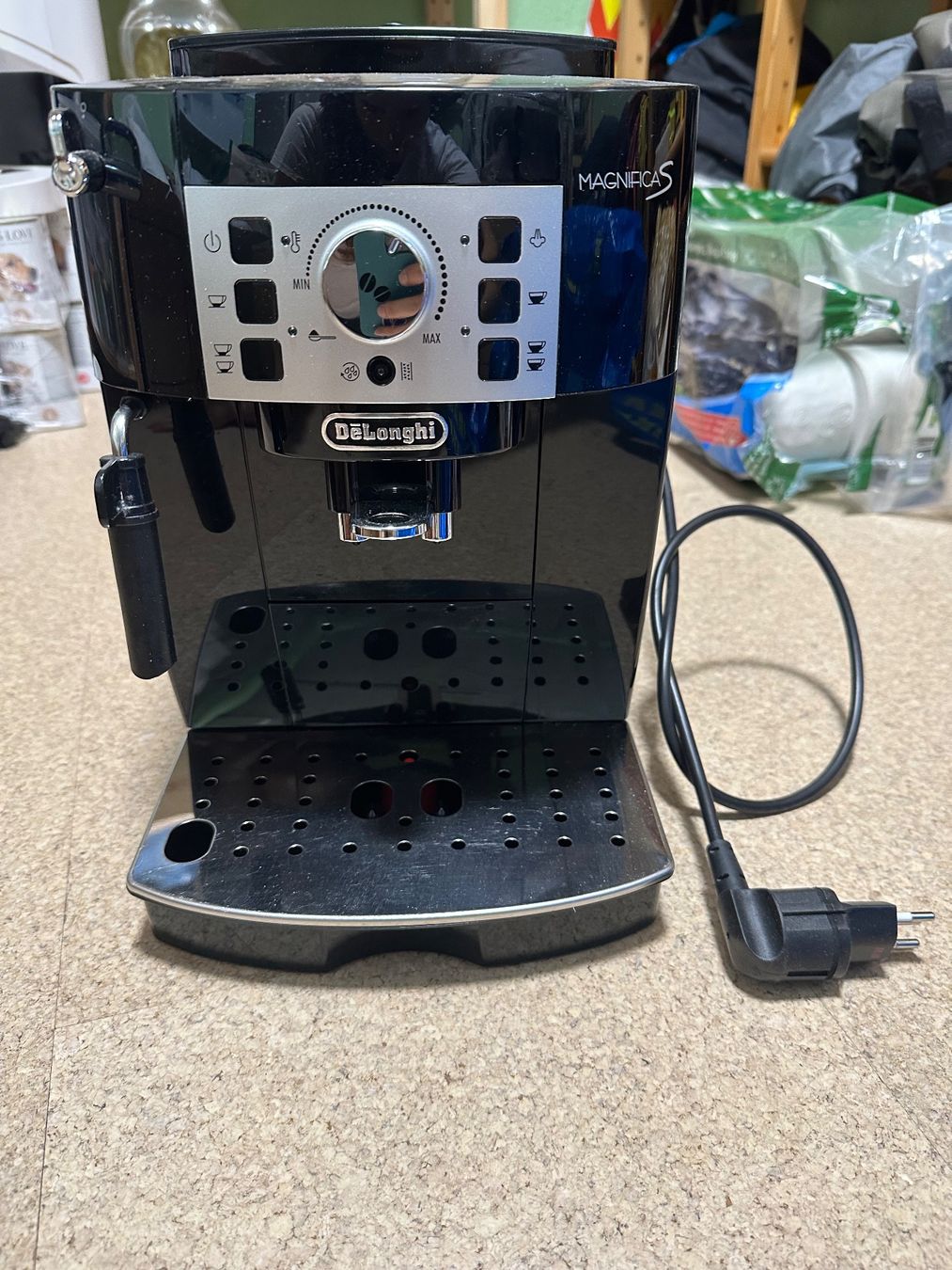 De'Longhi Kaffeemaschinen & Espressomaschinen: De Longhi Magnifica S schwarz – Gebraucht aus Altstätten SG von reb_rtw6