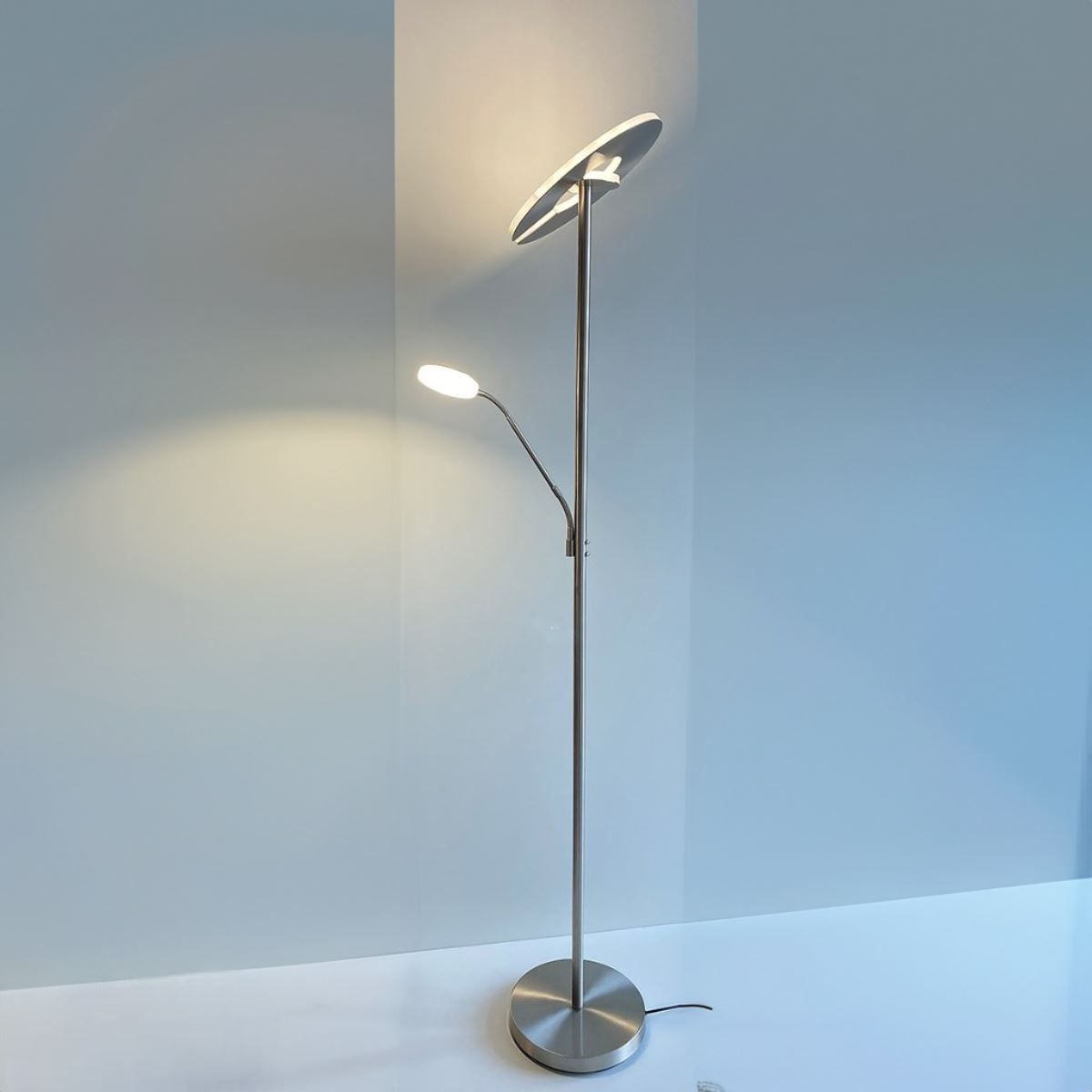 Lampade: LED Stehleuchte, Dimmer, 180 cm Höhe – Nuovo (secondo la descrizione) da Kreuzlingen venduto da Smart-Light