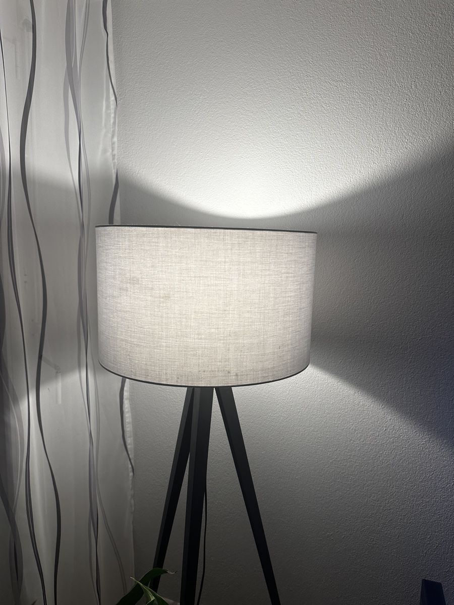 Lampade: Stehlampe in grau  – Usato da Horgen venduto da jul_pc5g 1