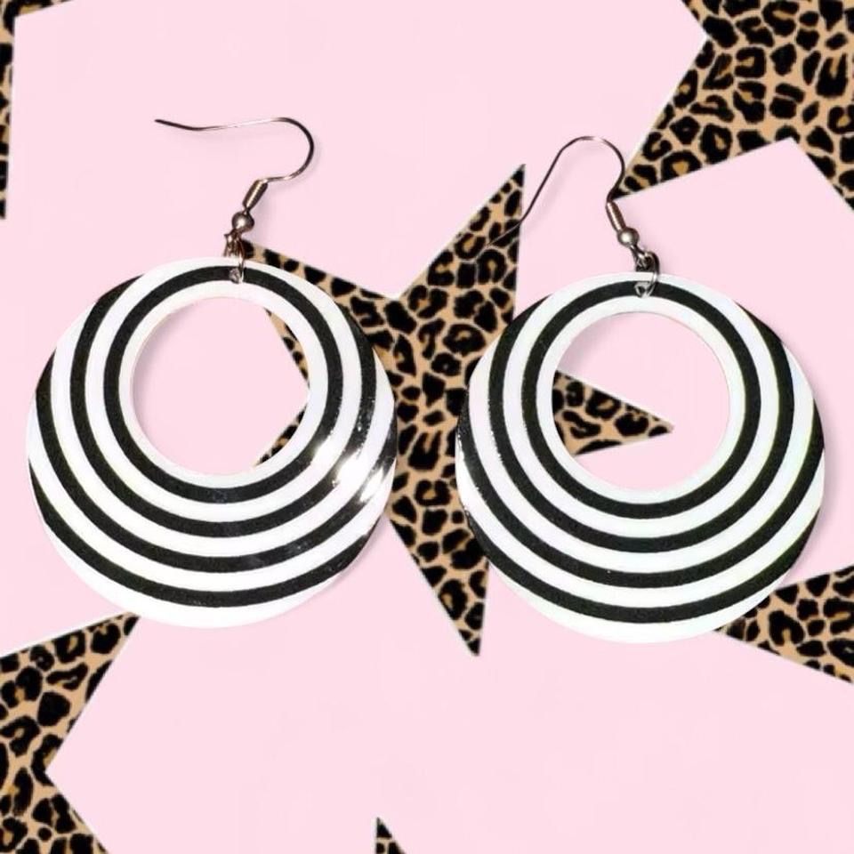 Ohrringe & -stecker: Big Black & white concentric circle earrings – Gebraucht aus Spiegel b. Bern von pre1ovedthreads