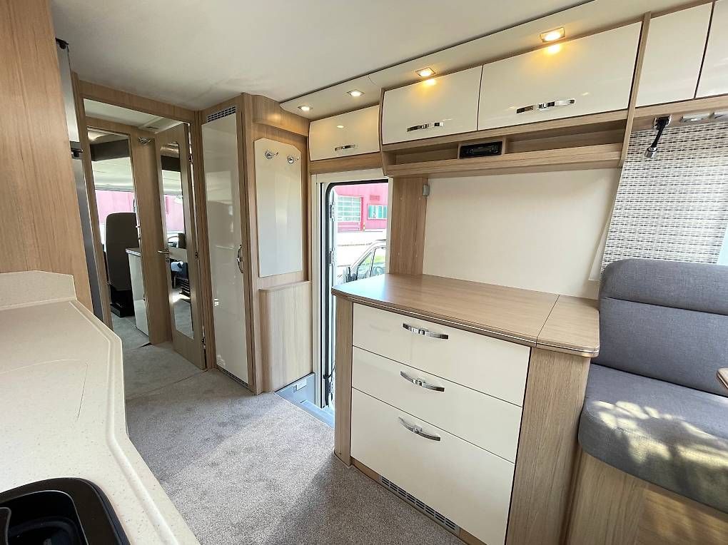 Mobilhome: Phoenix Maxi Liner 8100 RSL – Usato da Langenthal venduto da Reisemobil01 9
