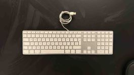 Apple Tastatur mit Kabel weiss akzeptabler Zustand