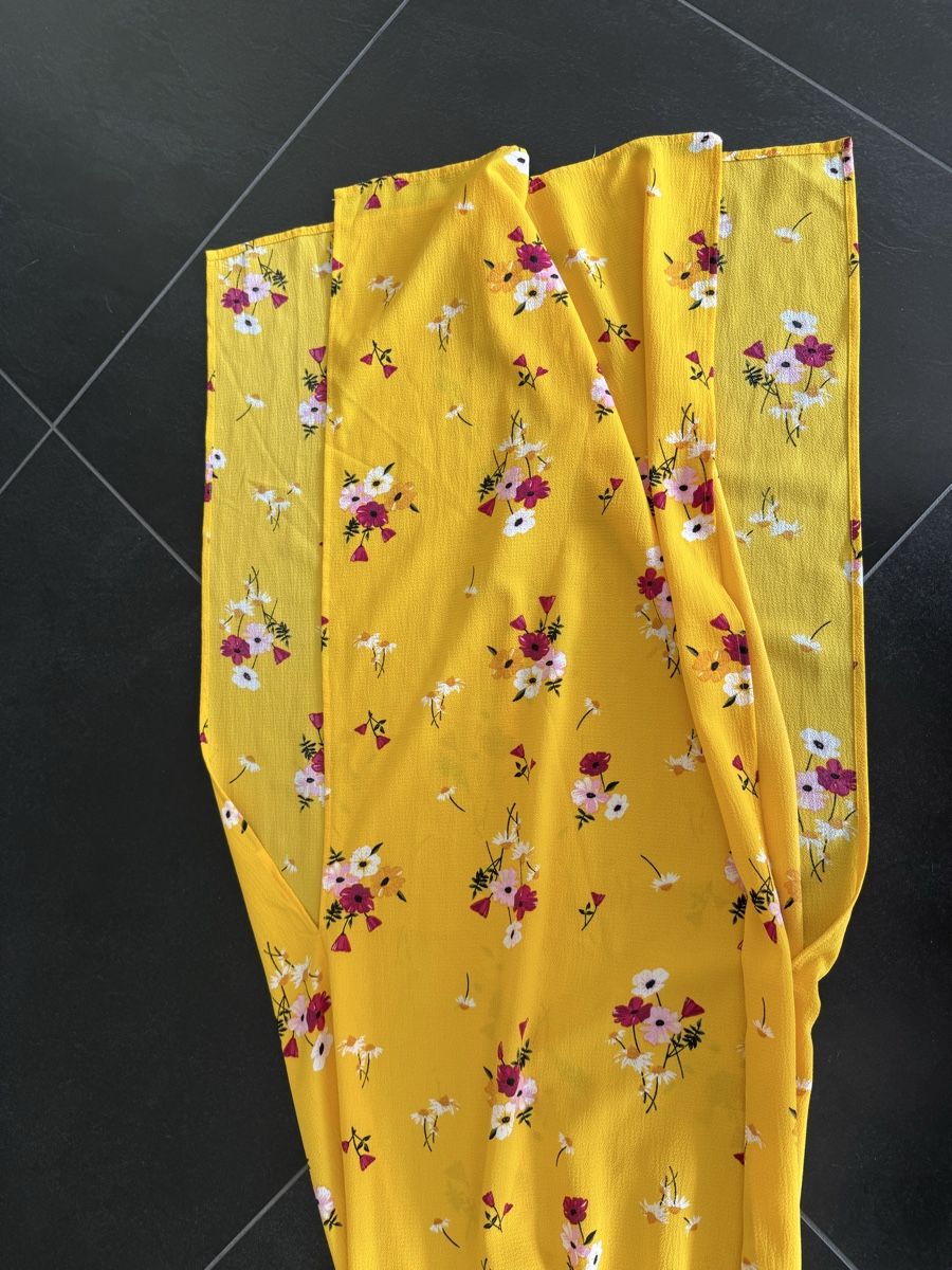 Kleider: Sommerliches Maxikleid, Gelb mit Blumenmuster, Gr. S2 – Neu (gemäss Beschreibung) aus Bilten von and_6hjn 2