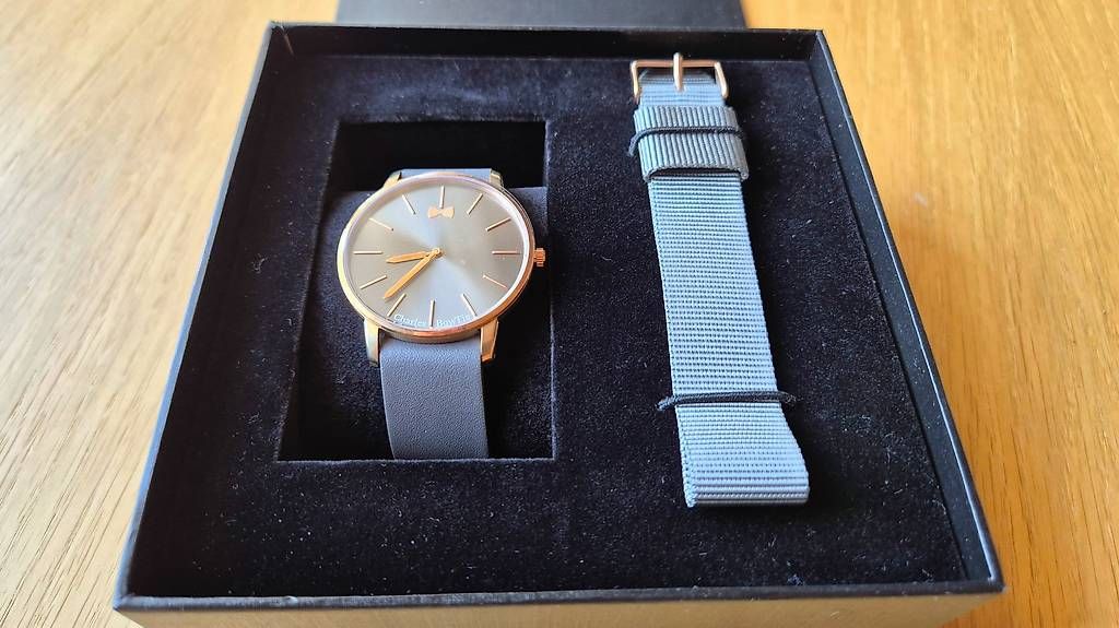Uhren: Montre Charles BowTie avec 2 bracelets interchangeables – Gebraucht aus La Chaux-de-Fonds von danydeneuch