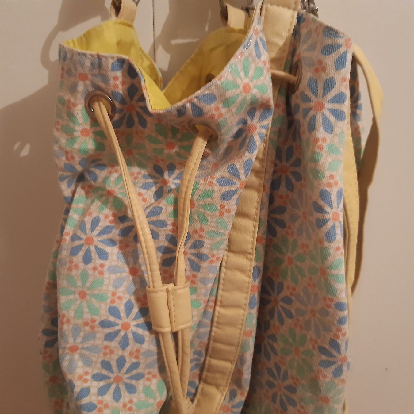 Taschen für Damen: Sommer Tasche mit Blumenmuster – Gebraucht aus Horgen von Amanda30