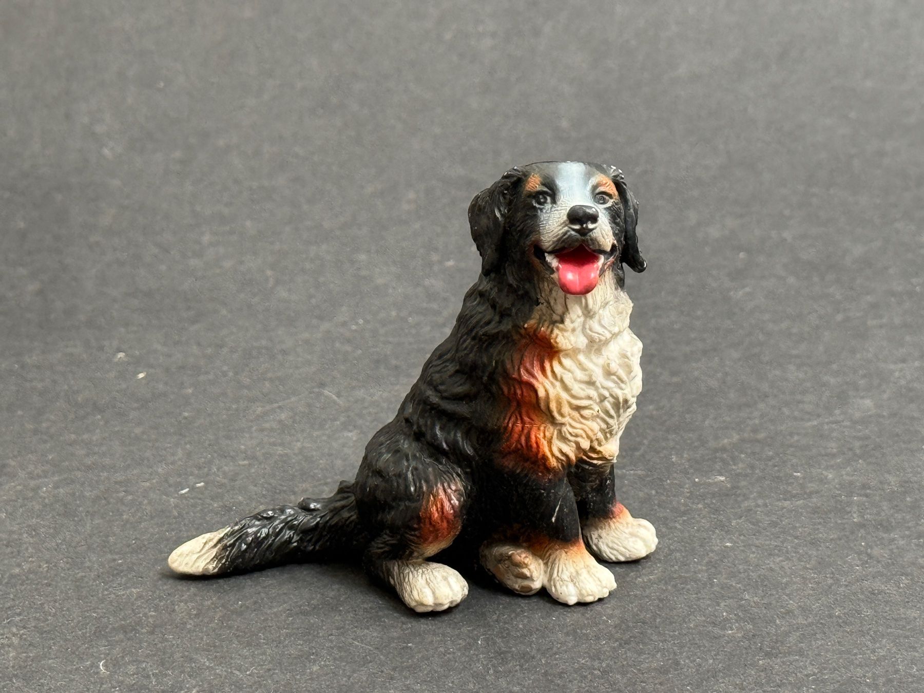 Schleich Figuren: Schleich Berner Sennenhund 16316 sitzend Hund – Gebraucht aus Ennetbaden von mapa05
