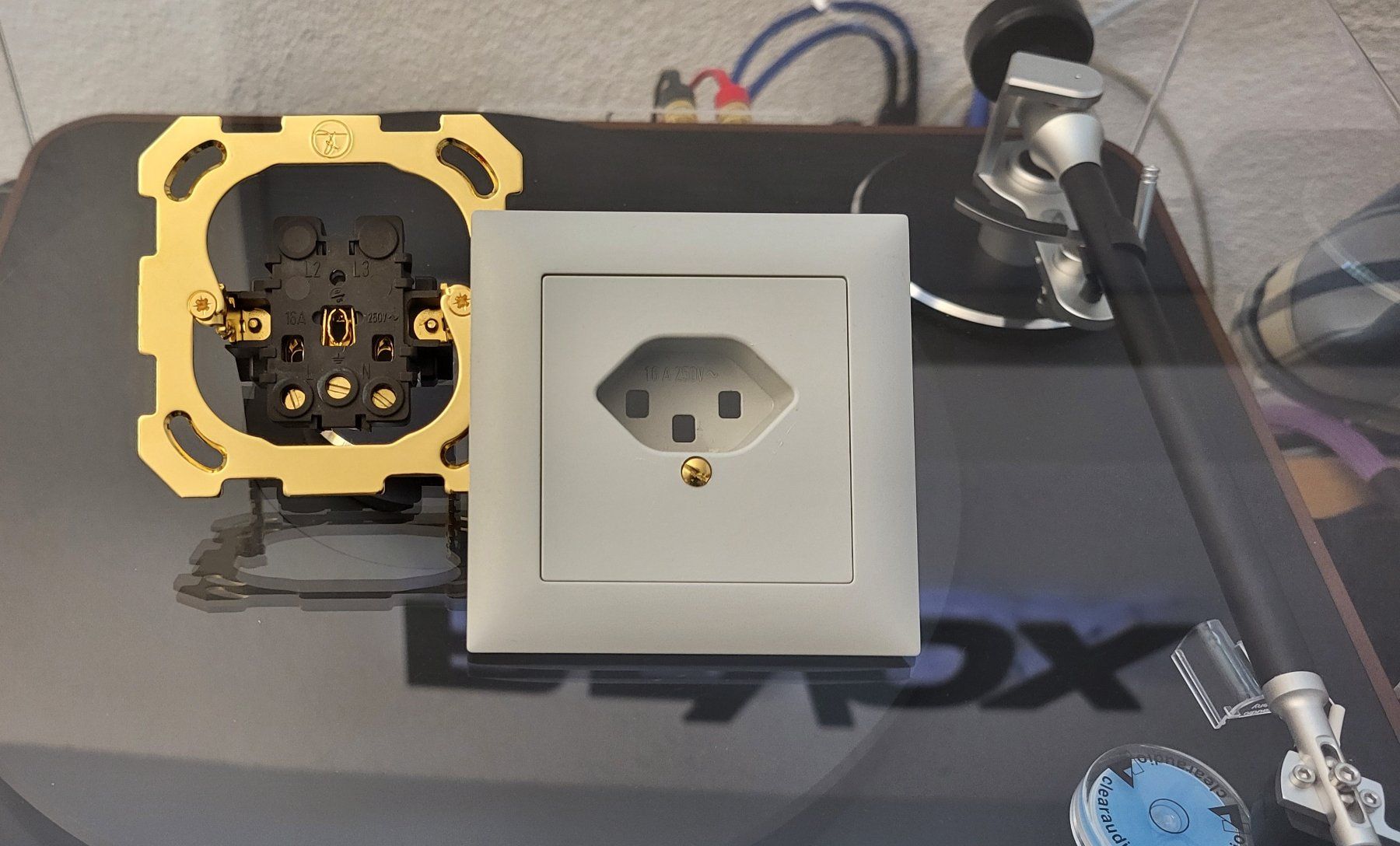 Stecker: CH-Steckdose Gold HB Cable Design – Neu und originalverpackt aus Schaan von hifiproject 1