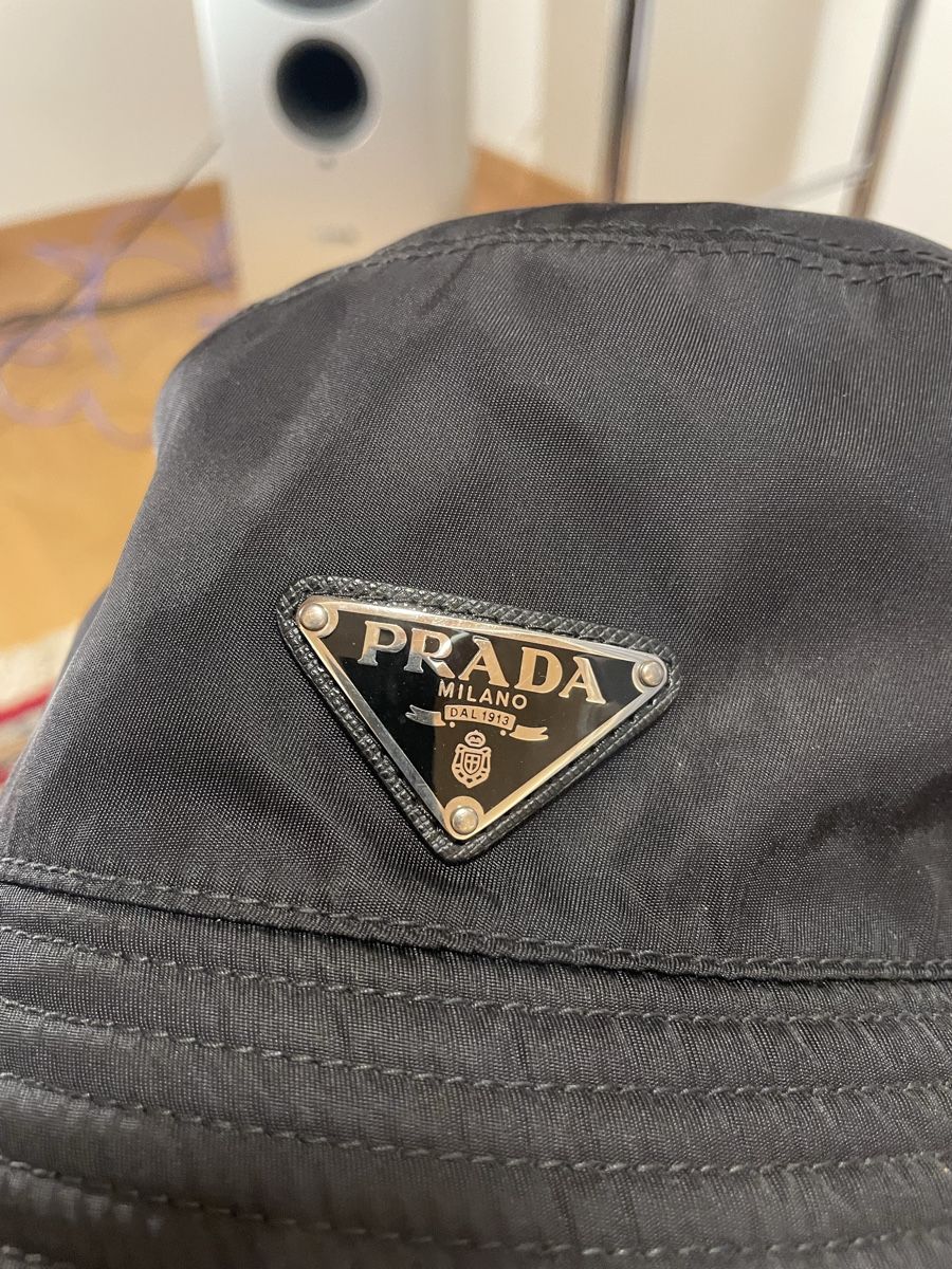 Prada Copricapi, berretti & cappellini: Prada Buckethat schwarz Grösse M mit Originalverpackung – Usato da Appenzell venduto da kra_v8qd 2