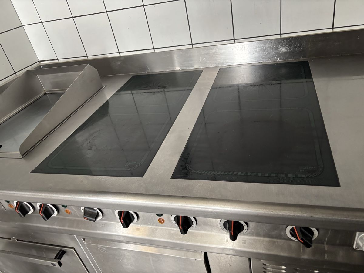 Komplettküchen: 4 Induktionsplatten, Grill und Doppelfriteuse Menü System – Gebraucht aus Dietikon von dia_y8y5 5