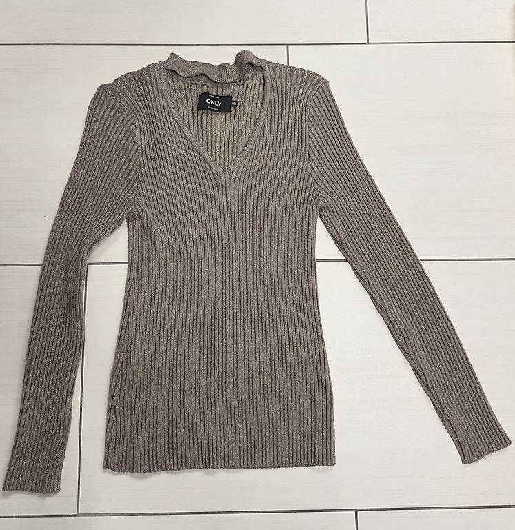 Maglioni & Felpe: Damen Pullover mit Details XS – Usato da Rüthi (Rheintal) venduto da ine_98z7 1