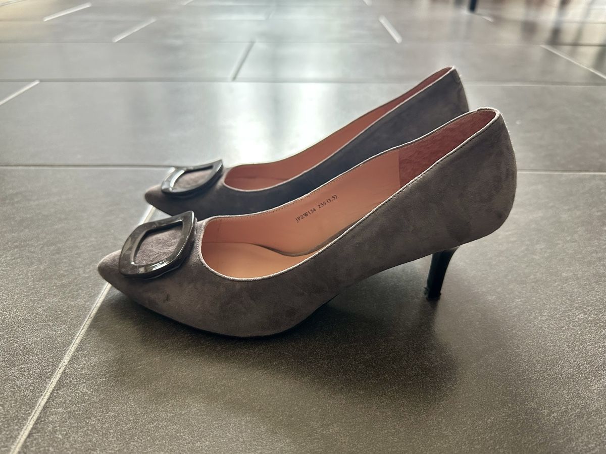 Scarpe da donna: Elegant Grey Heels, Size 37 – Usato da Genève venduto da gra_xlk7 1