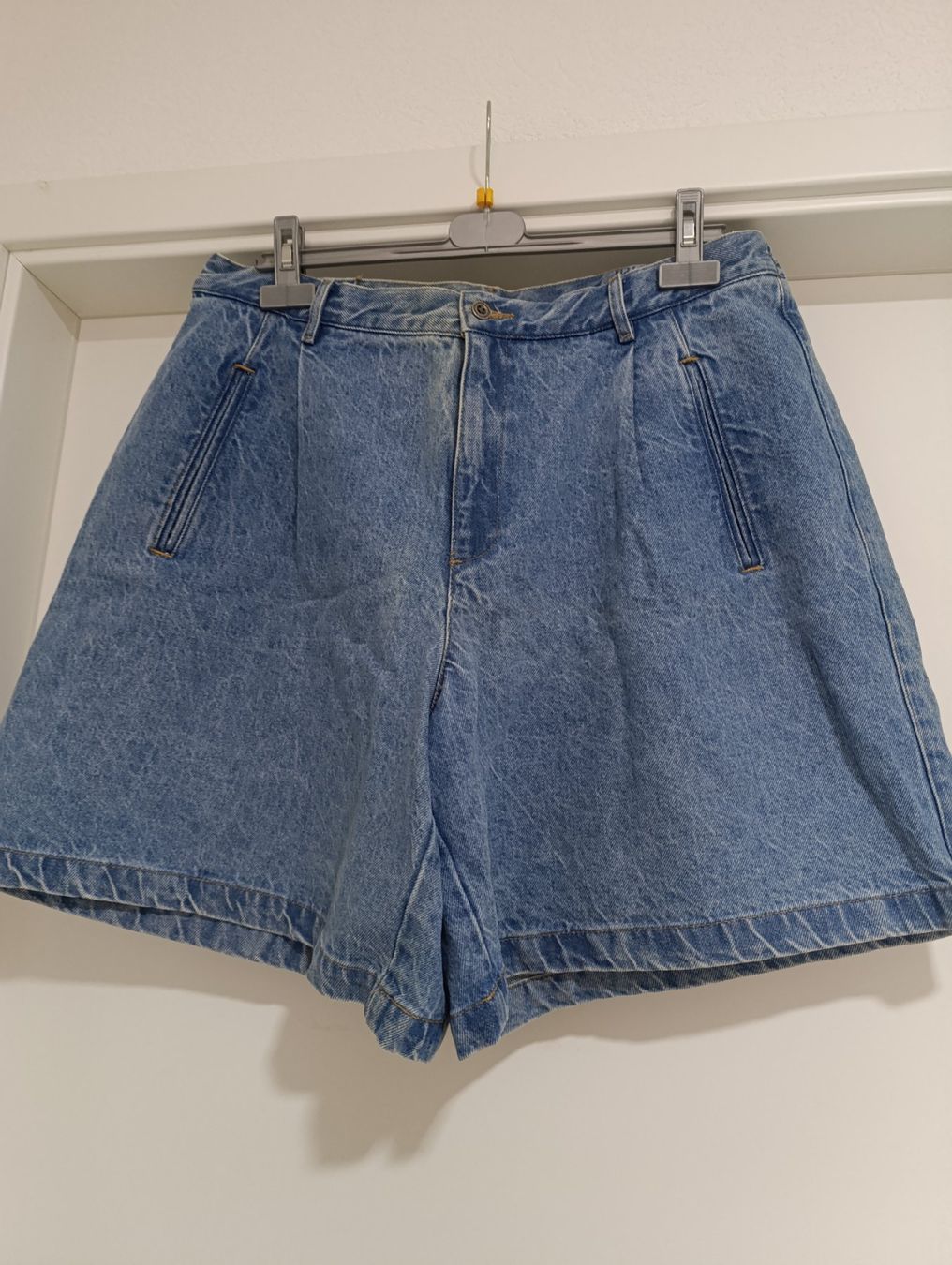 Jeans: Short jean – Nuovo (secondo la descrizione) da St-Cergue venduto da Neviana