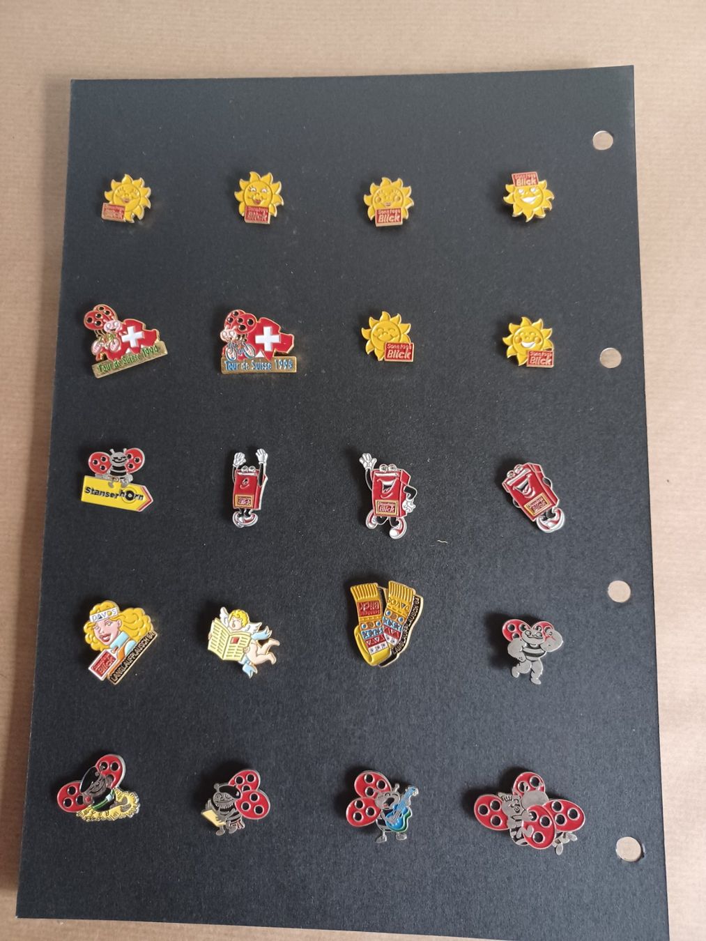 Swiss Placchette & Badge: d/40+ verschiedene Pins Blick/Käferli mit Verschluss – Usato da Hagendorn venduto da siwasi3 1