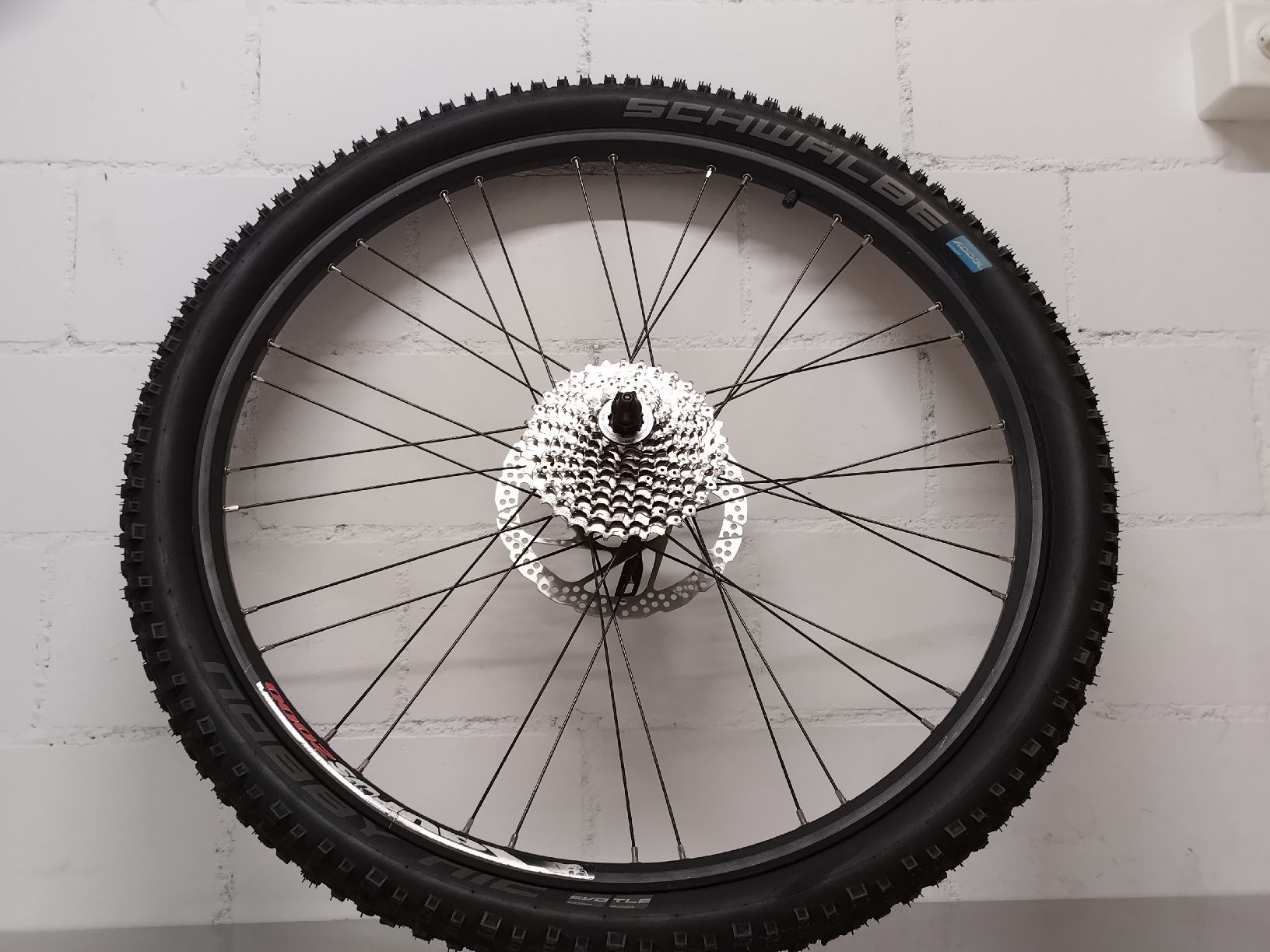 Pneumatici & Ruote complete: 26 Zoll Rad mit schnellspanner  – Usato da Hombrechtikon venduto da findik 7