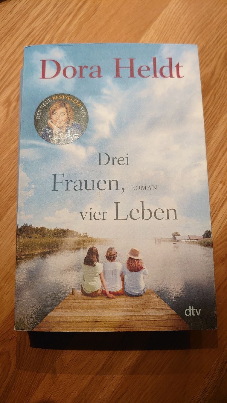 Libri: Dora Heldt - Drei Frauen, vier Leben – Usato da Pfäffikon SZ venduto da Wild0