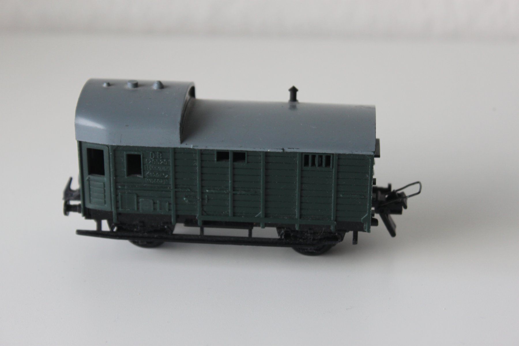 Trix Modellini di ferrovie: Trix Express Güterzug-Begleitwagen-Packwagen DB – Usato da Münchenstein venduto da Luna0100