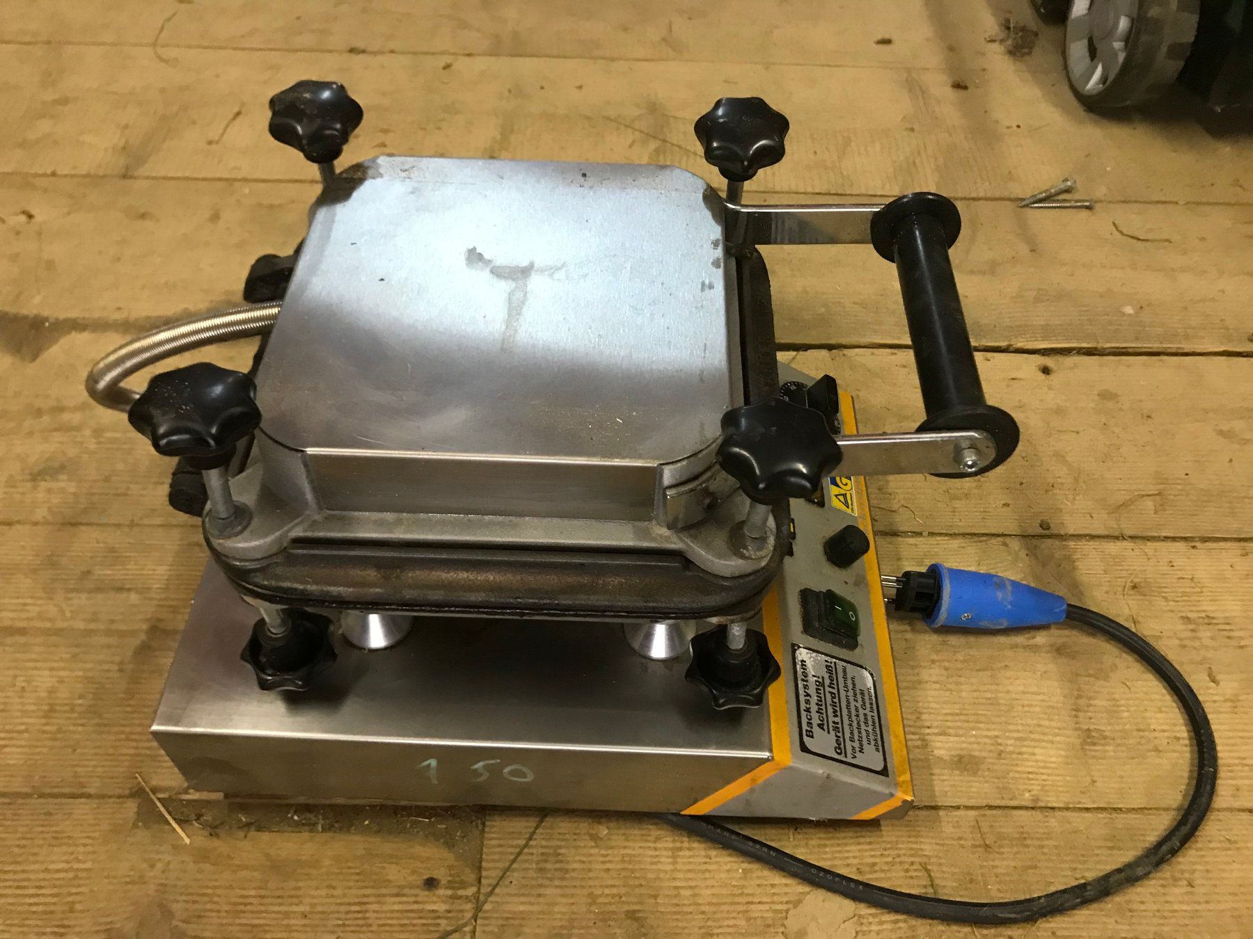 Elettrodomestici da cucina: Neumärker Backsystem mit Glacewaffeleisen platte 40701Profi – Usato da Jona venduto da pablo47