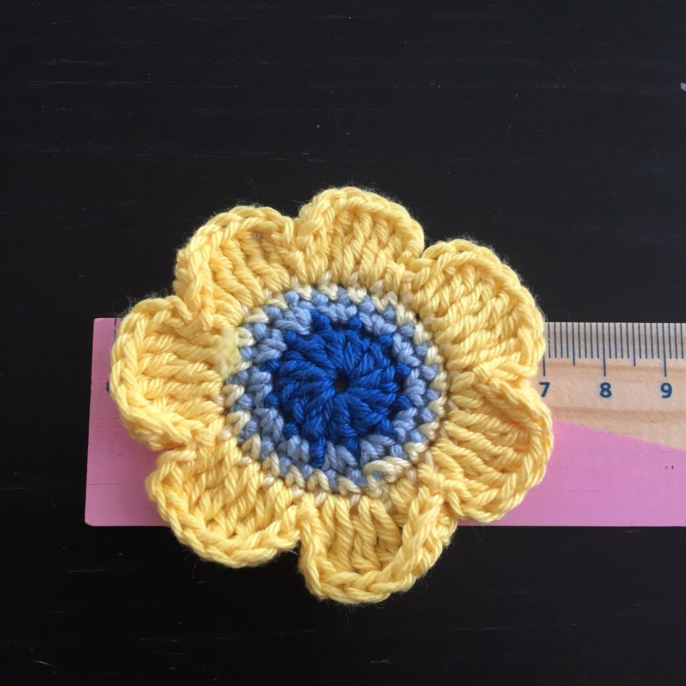 Toppe: 2 St. Blumen blau-gelb gehäkelt 7 cm – Nuovo e nell'imballaggio originale da Emmenbrücke venduto da swissmade-miracles 4