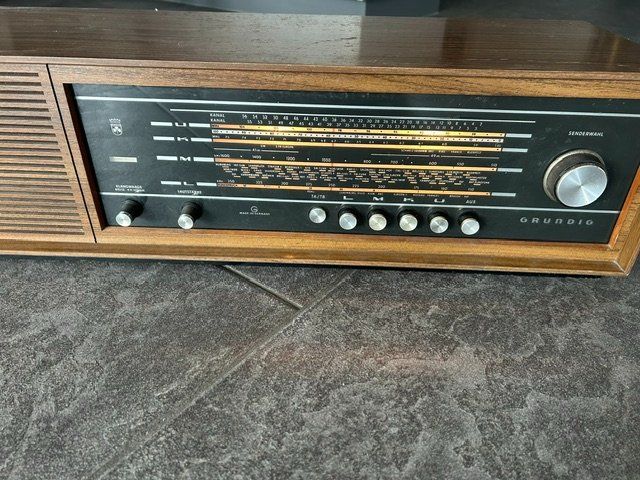 Radio: Radio Grundig Type RF 245 – Usato da Winkel venduto da Waegeler
