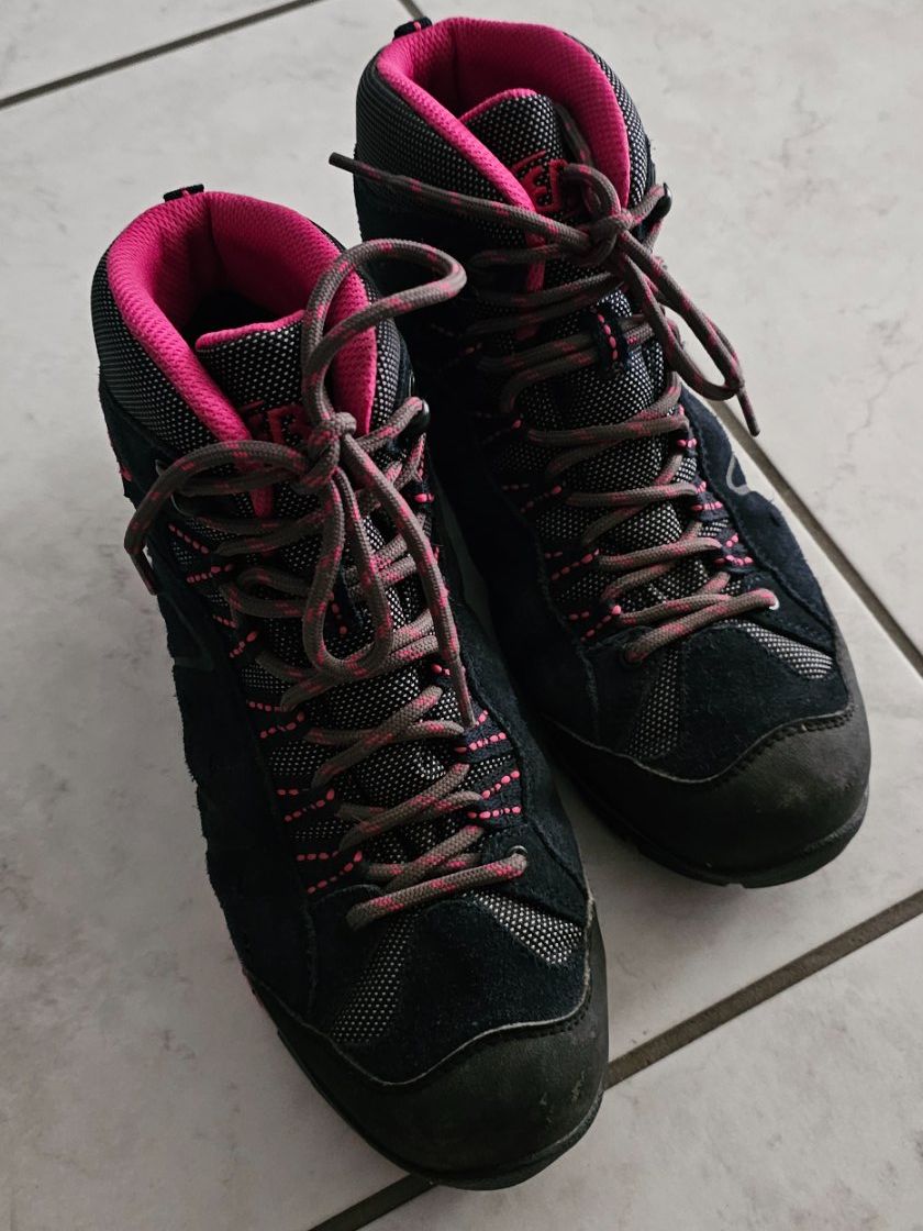 Vibram Chaussures femmes: Wanderschuhe Gr.37./ vibram – D'occasion à Geuensee par jes_9xyk