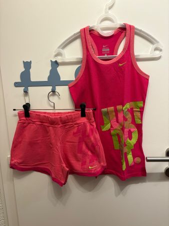 🩷 Ensemble Nike rose débardeur + short 146-156