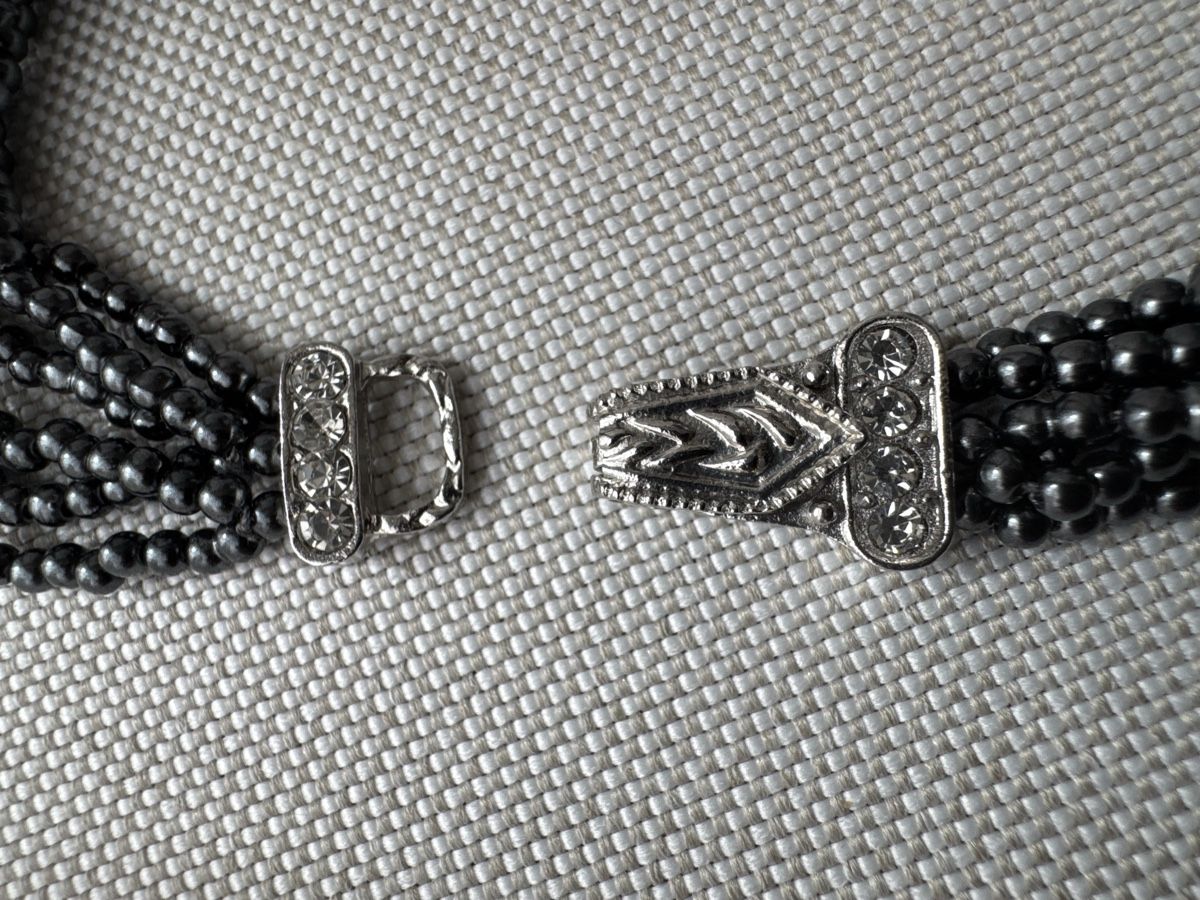 Catenine: Perlenkette mit Glitzer-Magnet Verschluss, elegant – Usato da HORGEN venduto da vladibarca10 7