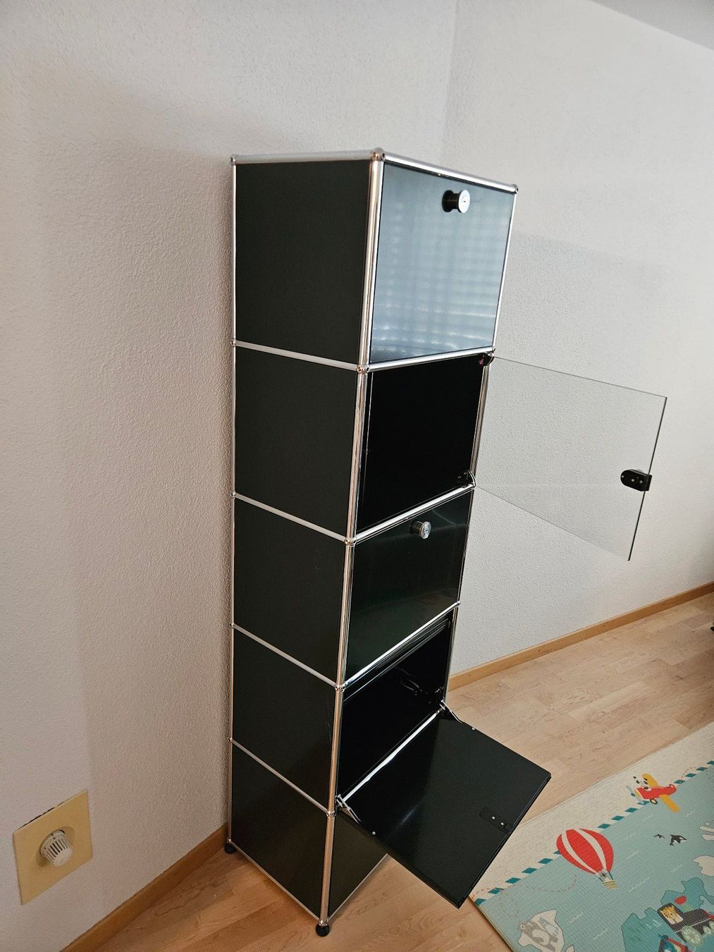 USM Korpus: USM Haller Turm, 5 Elemente, 1 Schublade, graphitschwarz – Gebraucht aus Frauenfeld von Jatravartid1942 3