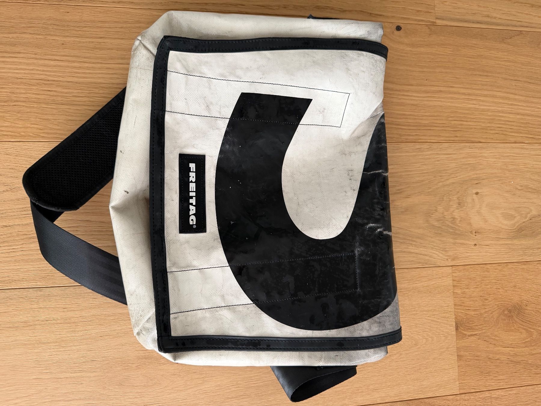 Freitag Taschen: Freitag Umhängetasche Modell Dexter – Gebraucht aus Bürglen UR von Erwin-Edith