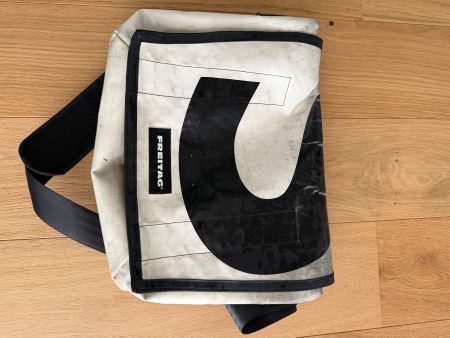 Freitag Umhängetasche Modell Dexter