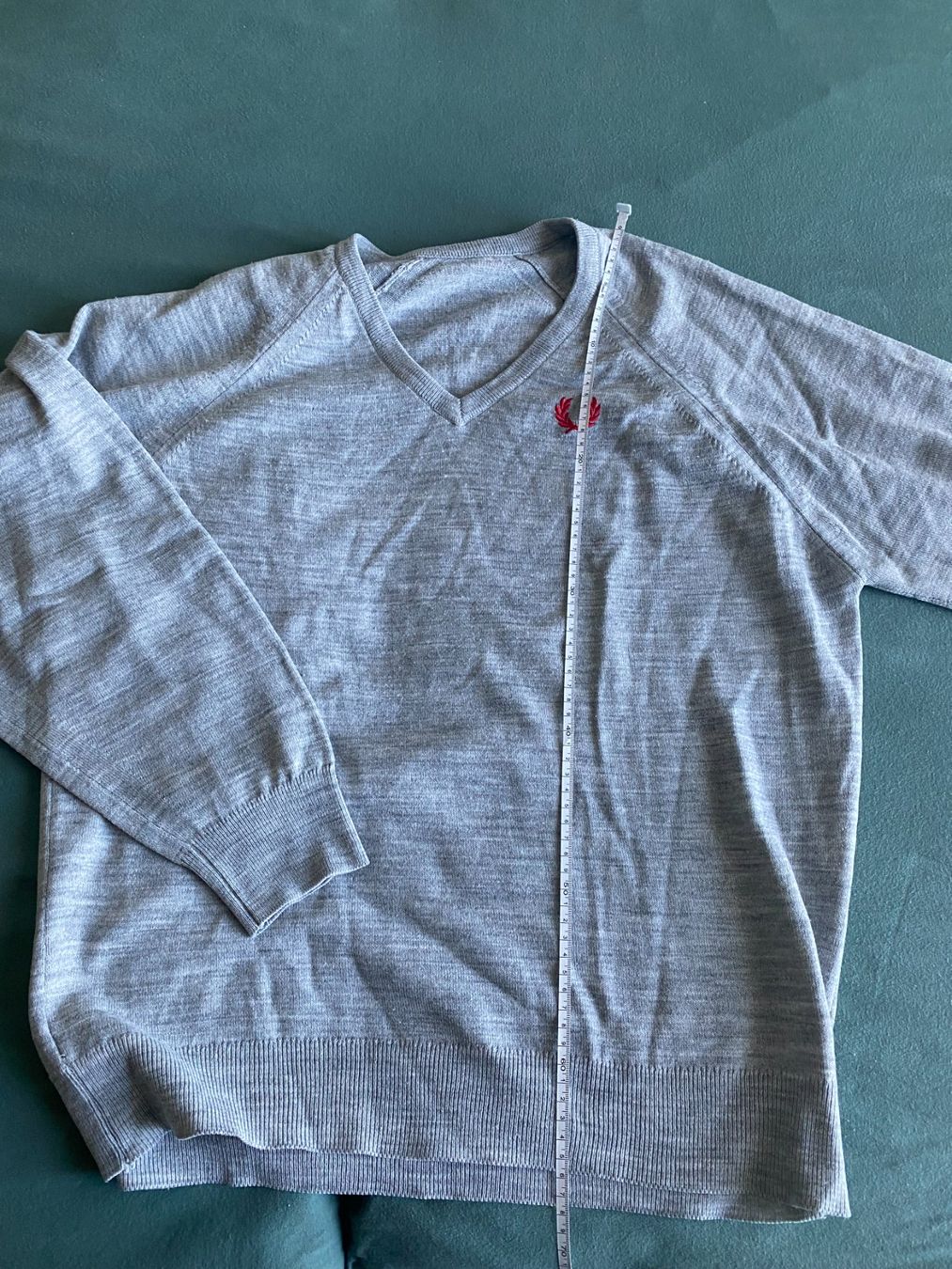 Fred Perry Maglioni & Felpe: Vintage Fred Perry Pullover, grau, V-Ausschnitt, Gr. XL – Usato da Gümligen venduto da Primeselection