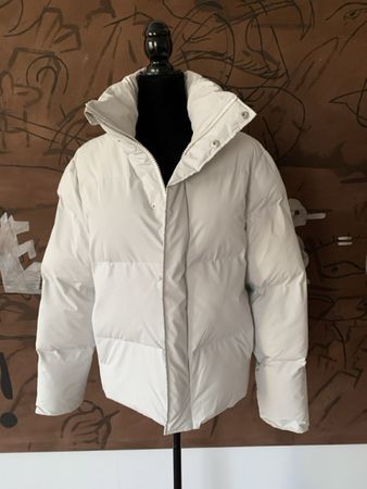RAINS: Super warme helle Winterjacke, grosses XS=36