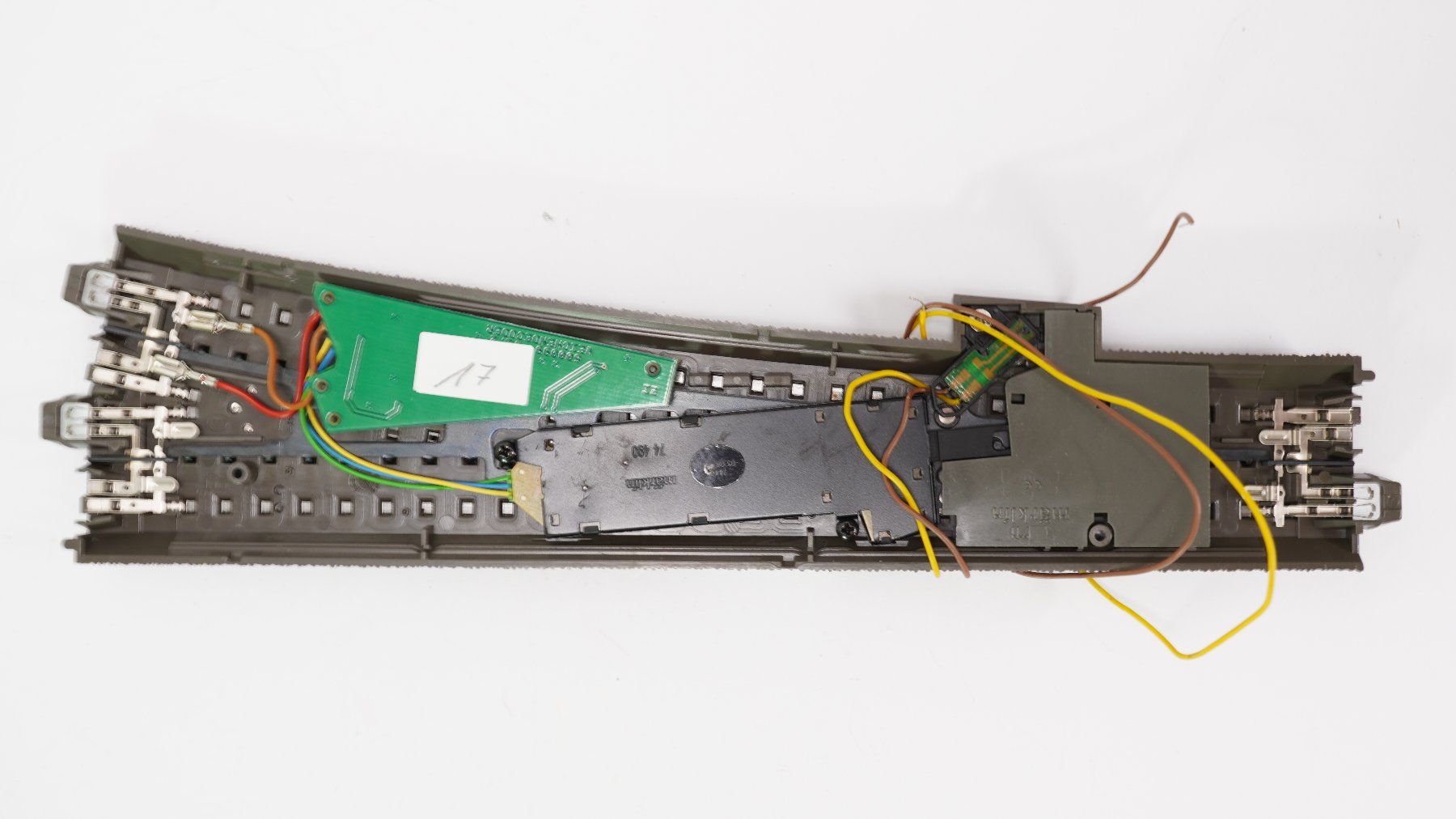 Märklin Modelleisenbahnen: c1 Märklin 24711 schlanke links Weiche+Antrieb+Decoder |0262 – Gebraucht aus Uetendorf von tigermuegi 1