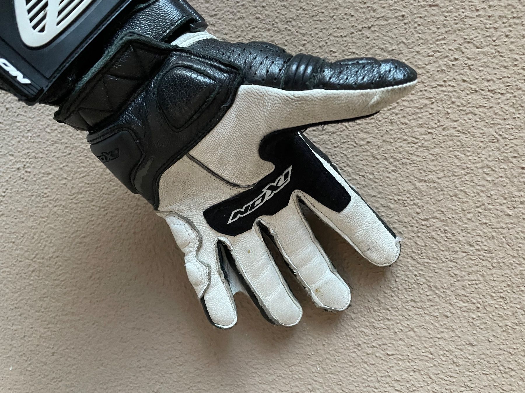 Altri accessori da uomo: Guanti moto – Usato da Quartino venduto da dav_9875