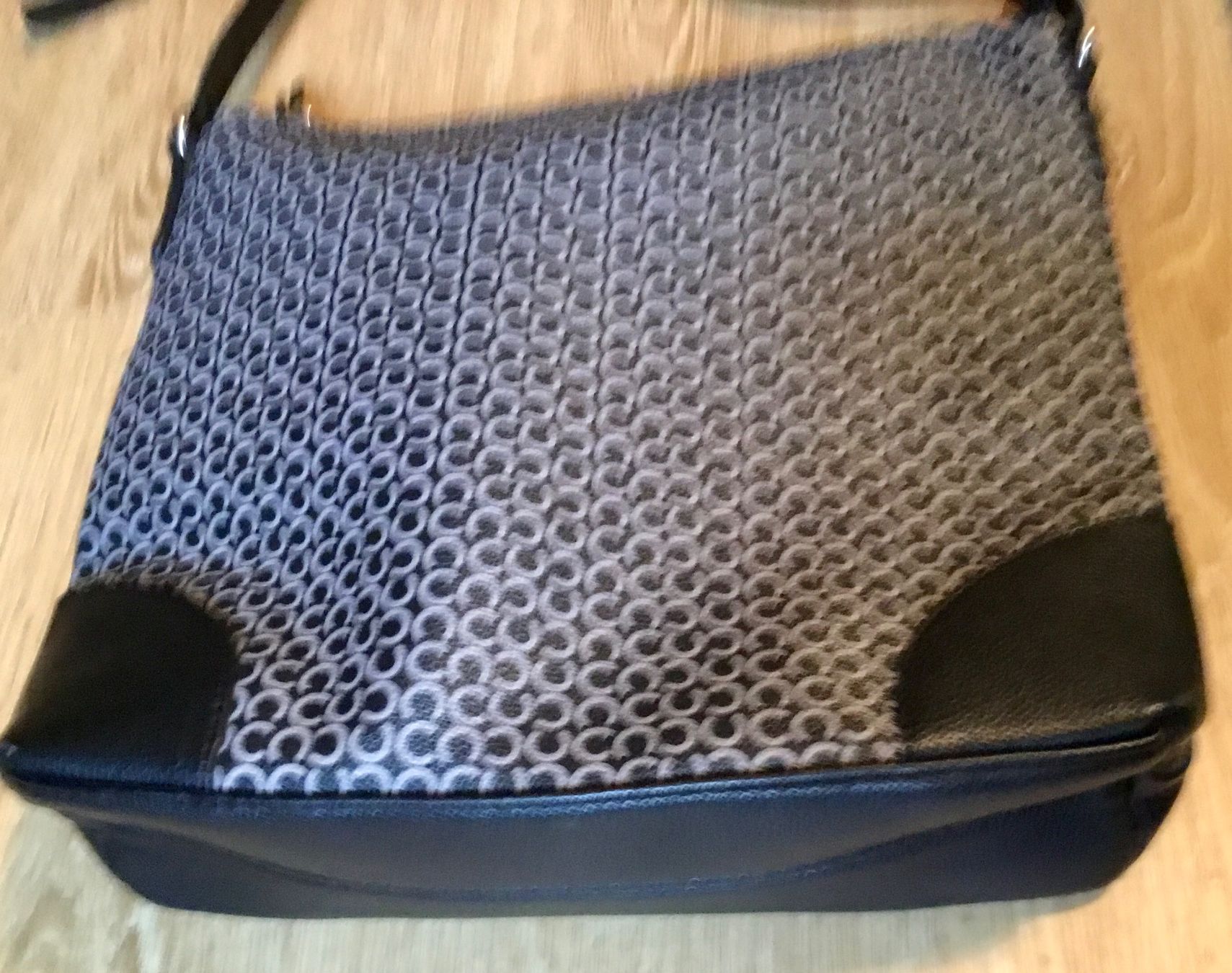 Taschen für Damen: Handtasche – Neu (gemäss Beschreibung) aus Schlieren von Jeajet 3