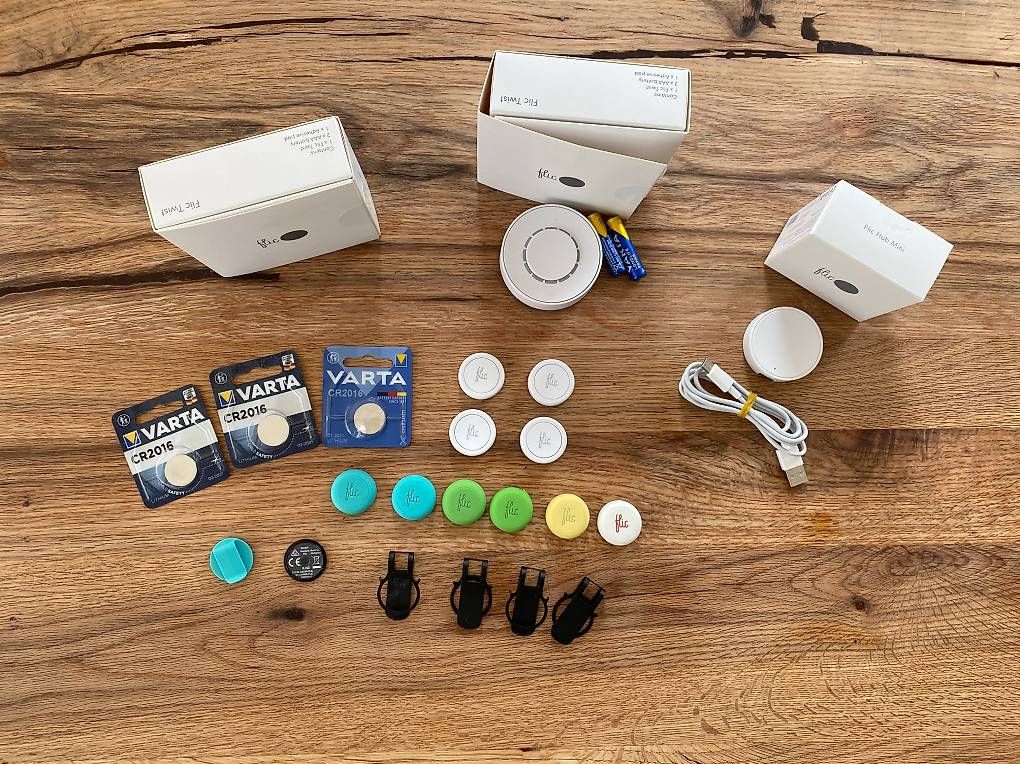 Videocamere: Flic Button Set mit Hub und Twist - inkl. gratis Versand – Usato da Altdorf UR venduto da flueeler