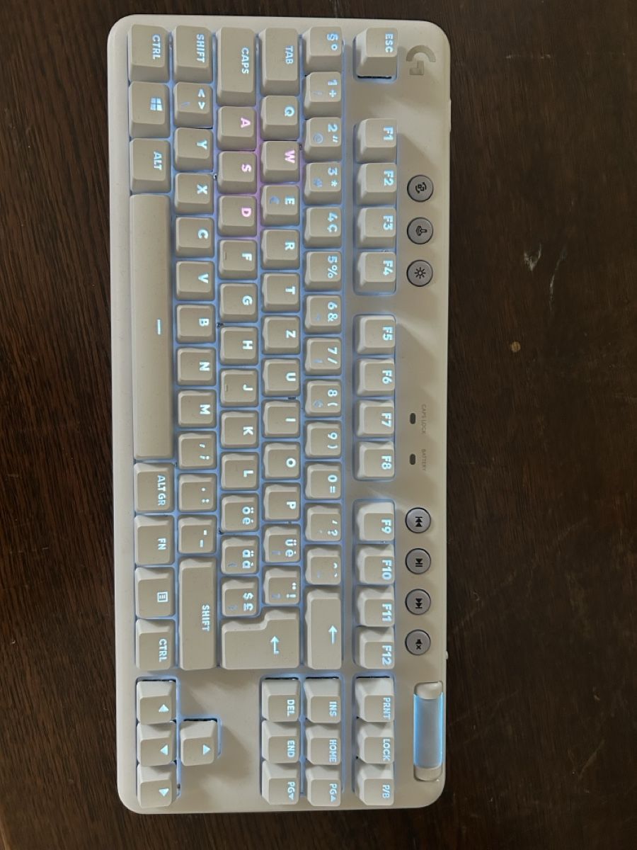 Logitech Claviers: Logitech Tastatur – D'occasion à Luzern par Zelda-