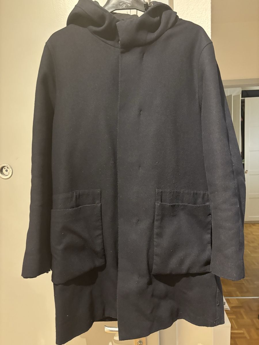 Cos Manteaux: Manteau COS noir capuche taille 46 – D'occasion à GENÈVE par Gaasss