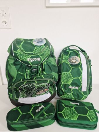 Jungen Ergobag Schullrucksack mit Etui Grün mit div. Fächern