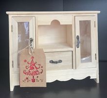 Dekorativer Mini-Schrank aus Holz 