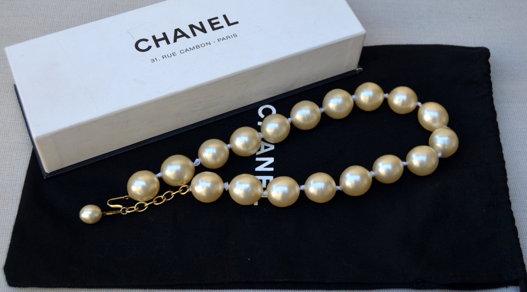 Chanel Ketten: Perlenkette CHANEL collier de perles Vintage – Gebraucht aus Collonges von Auganien 2