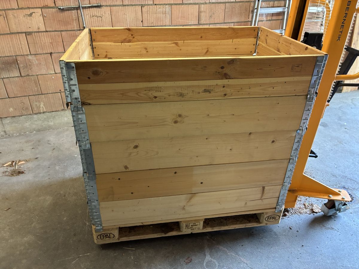 Pallets: Paletten mit Rahmen – Usato da Menznau venduto da Cabrio77rot 3