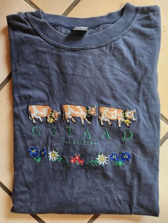 T-Shirt von Gstaad mit Kühen u. Edelweiss blau NEU Gr.L
