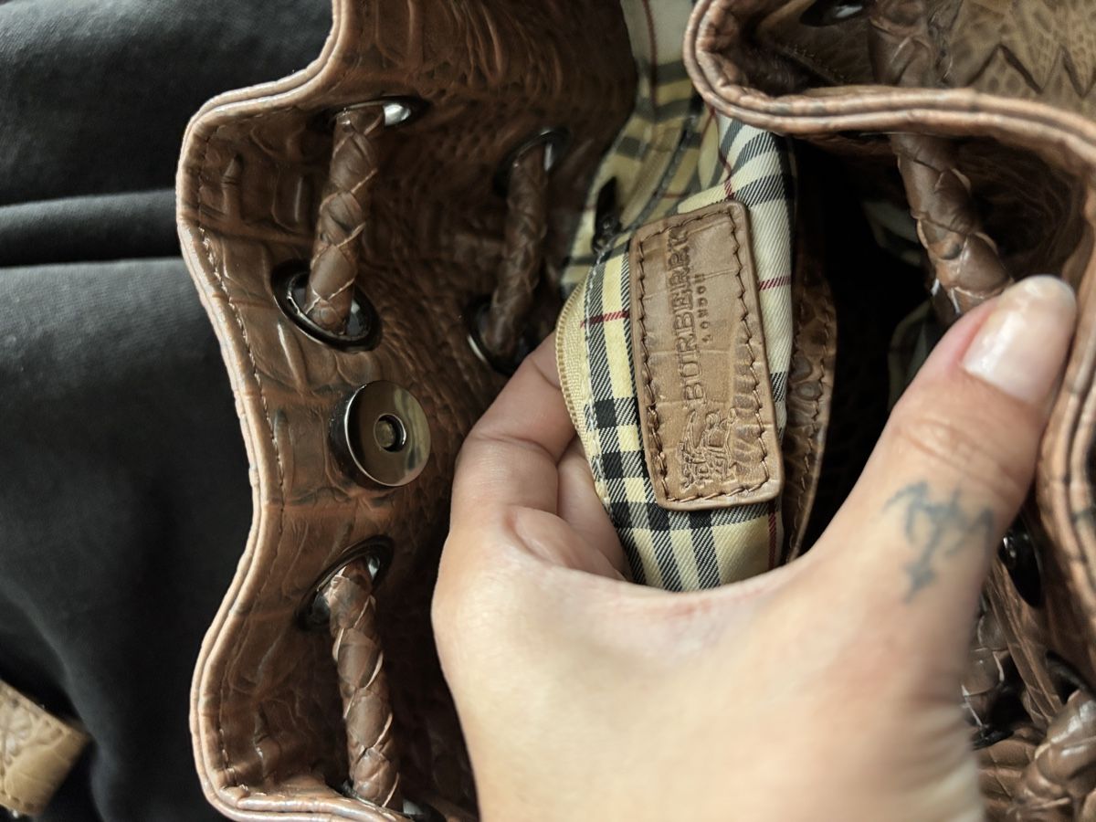 Burberry Taschen für Damen: Burberry Tasche – Defekt aus Zürich von MiroSinger 3