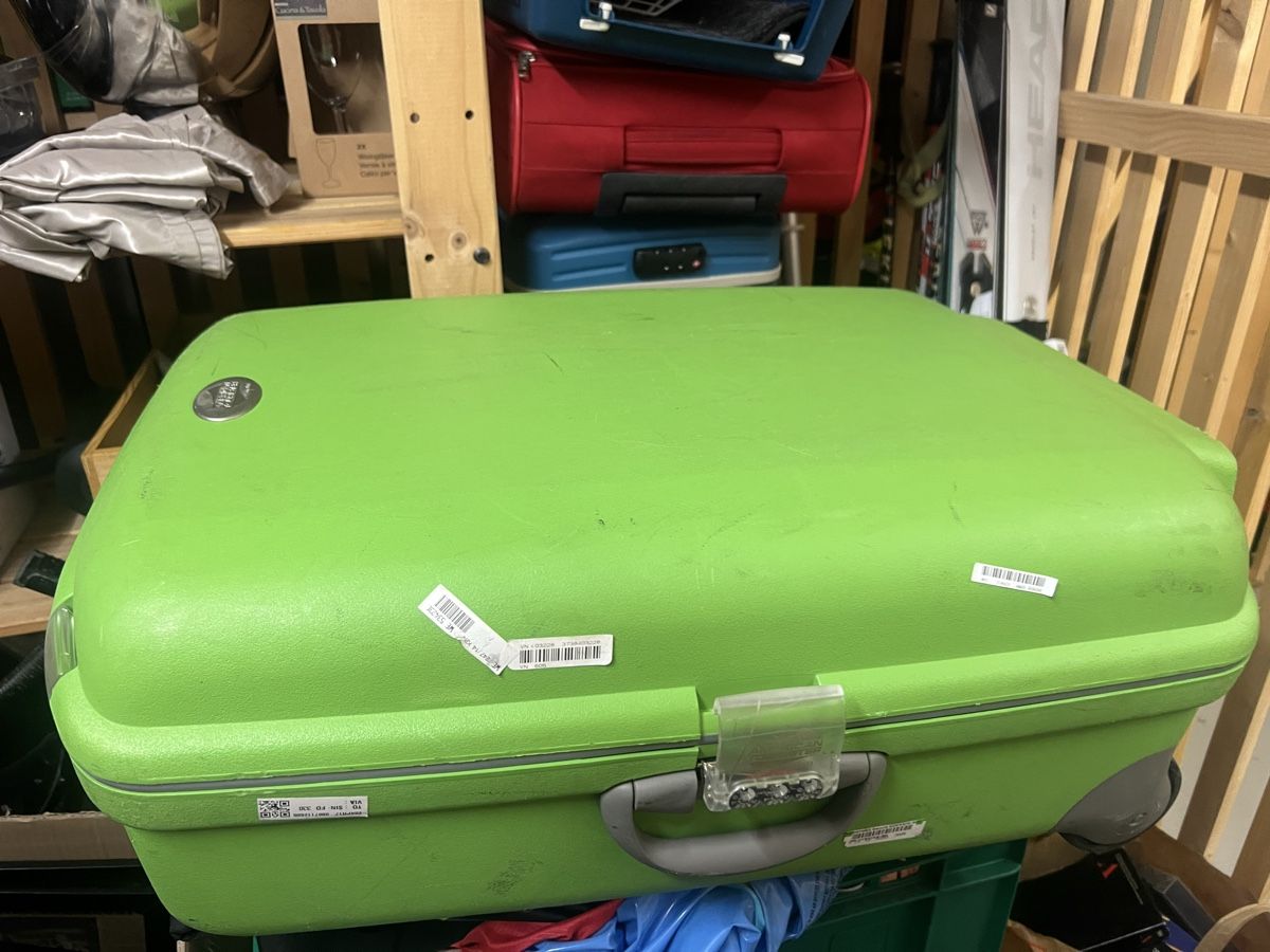 Reisekoffer: Giftgrün😊grosse Koffer – Gebraucht aus Ittigen von ABalli