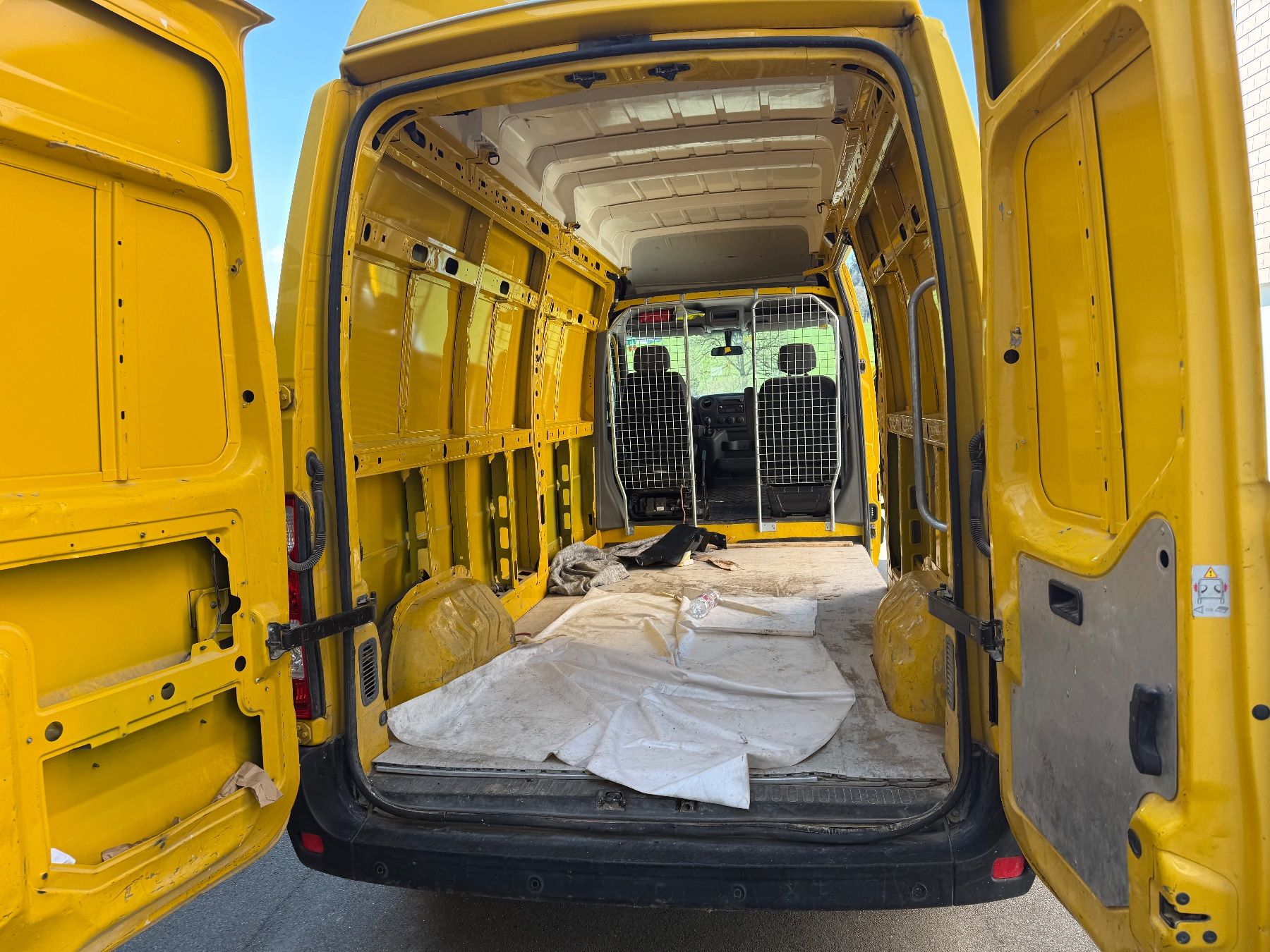 Renault Nutzfahrzeuge: Renault Master Kastenwagen gelb 2017 mit Problemen – Defekt aus Cham von cengo_ag 1