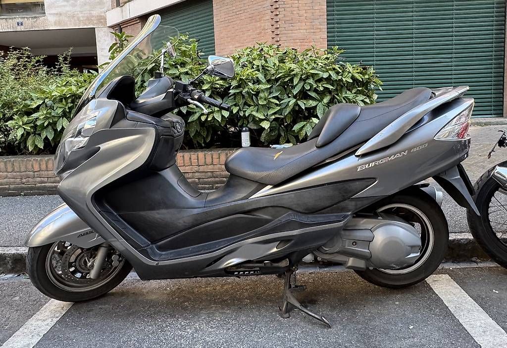 Suzuki Scooter: Suzuki Burgman 400 AN400A  400 cm³  2011 – Usato da Genève venduto da Nakowski75 5
