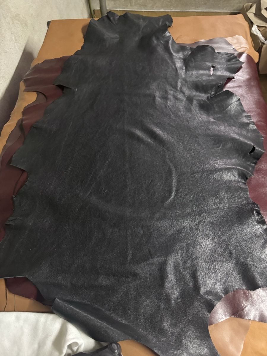 Tessuti: Cuir/leder baby cow, 100*60cm, black, soft thin – Nuovo e nell'imballaggio originale da Veyras venduto da ValClasse